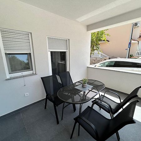 Apartments Dobrenic Vodice Exterior photo