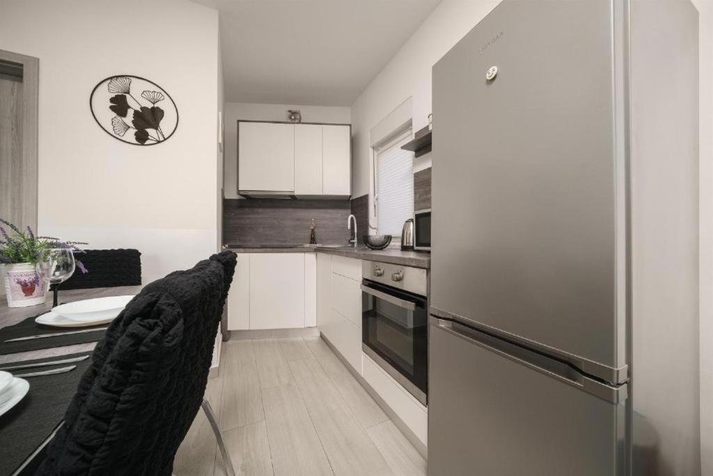 Apartments Dobrenic Vodice Exterior photo
