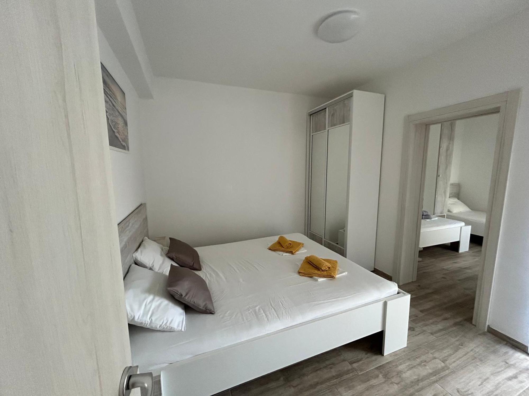 Apartments Dobrenic Vodice Exterior photo